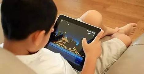 电子产品只是伤孩子的眼睛?