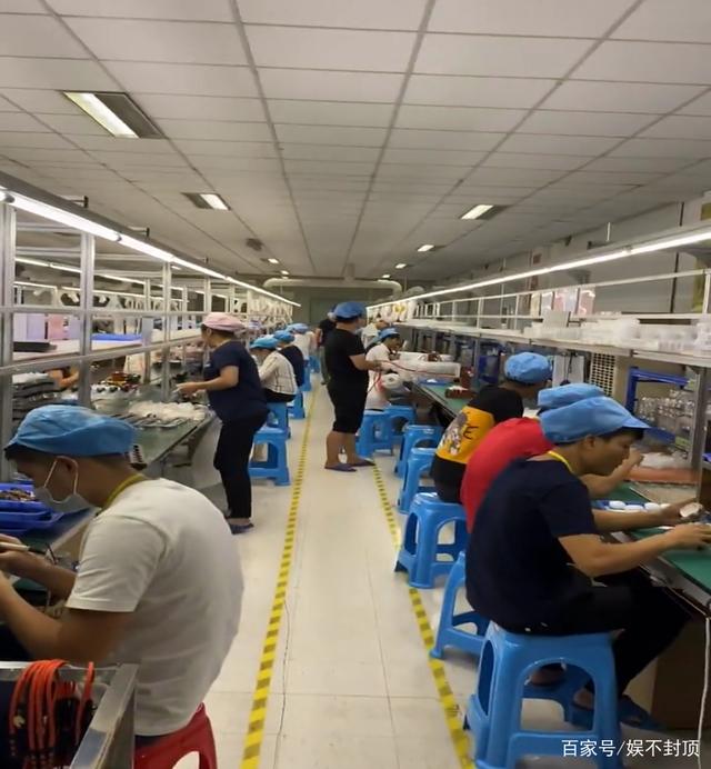 电子厂的上班模式就是这样,不管是做什么产品,这些工位都不会少