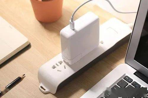 无线耳机突然爆炸,小伙当场被炸晕,这些夏季爆款你在用吗